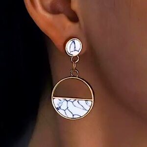 💜10/$25💜NEW White Marble Round Earrings